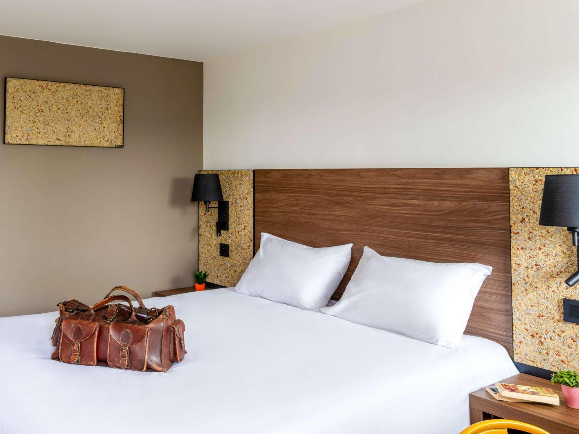 Greet Hotel Шательро Екстер'єр фото