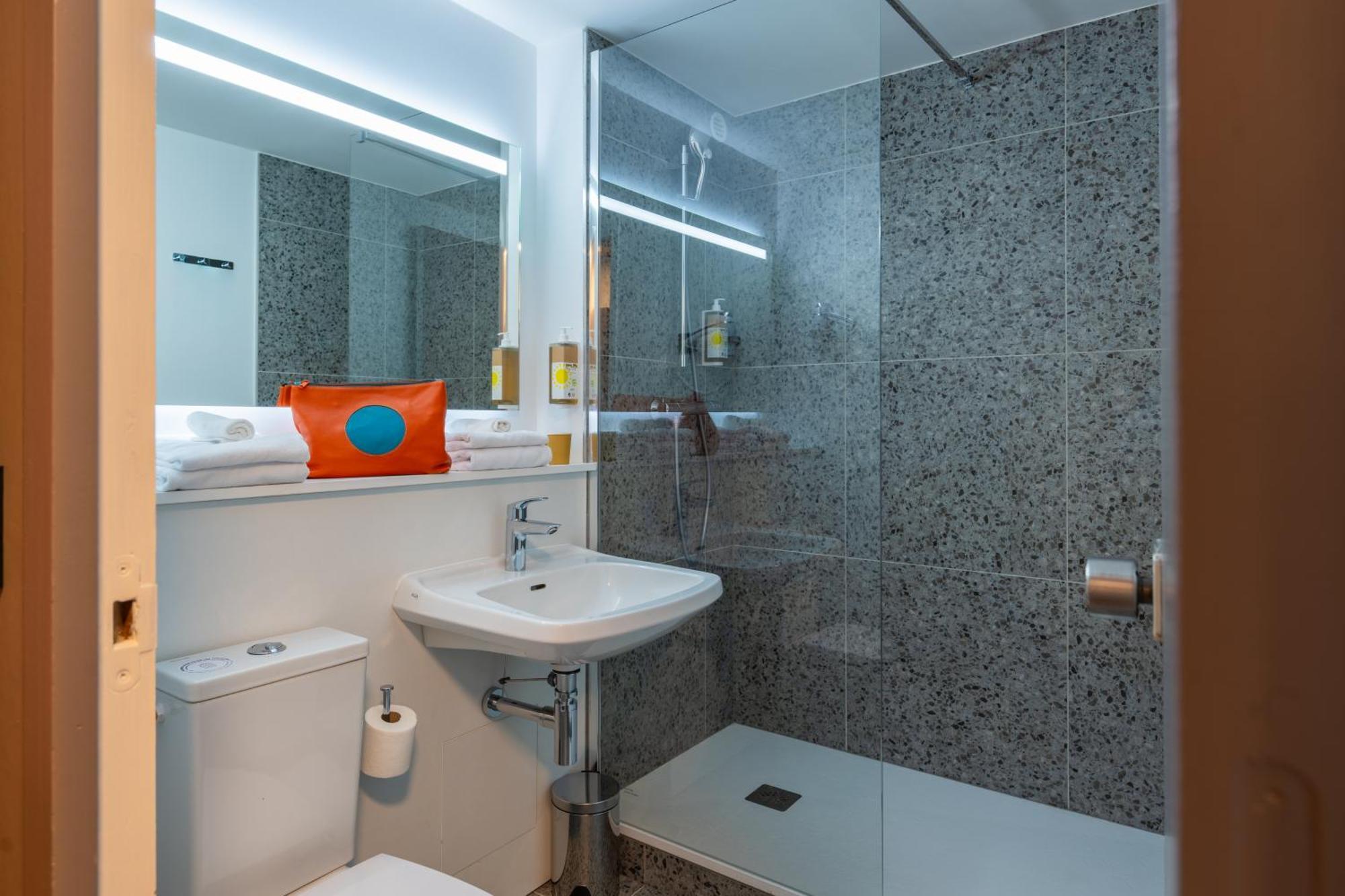 Greet Hotel Шательро Екстер'єр фото