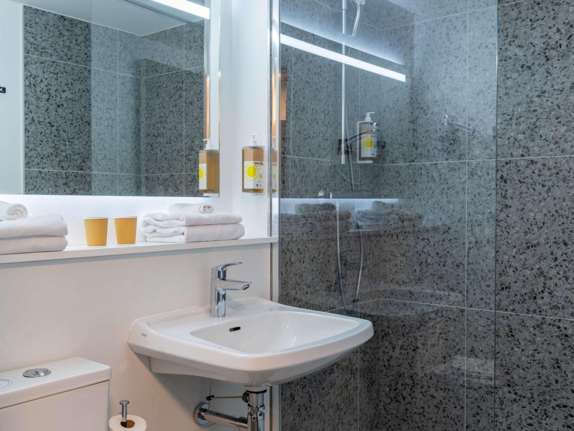 Greet Hotel Шательро Екстер'єр фото