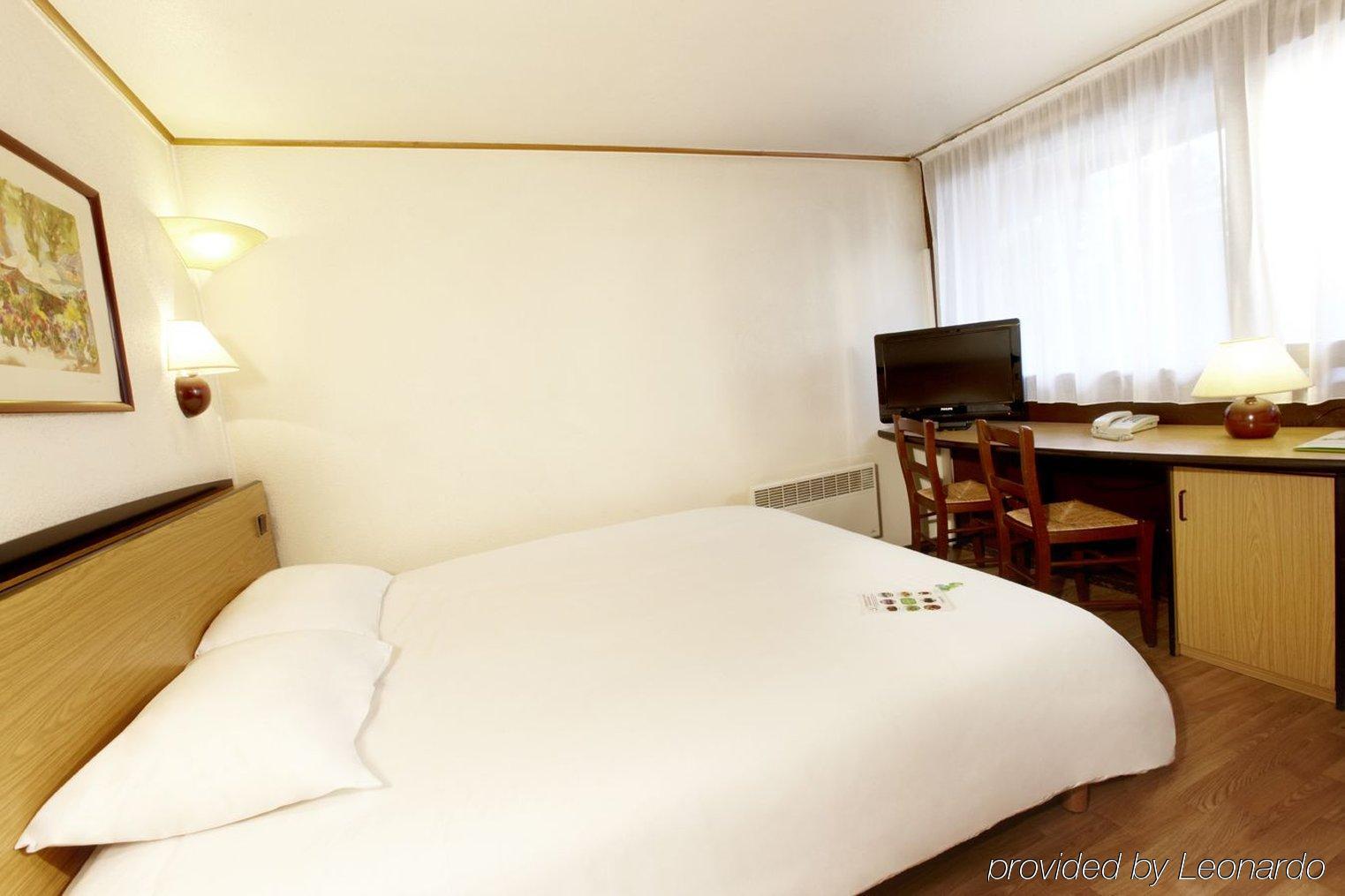 Greet Hotel Шательро Екстер'єр фото